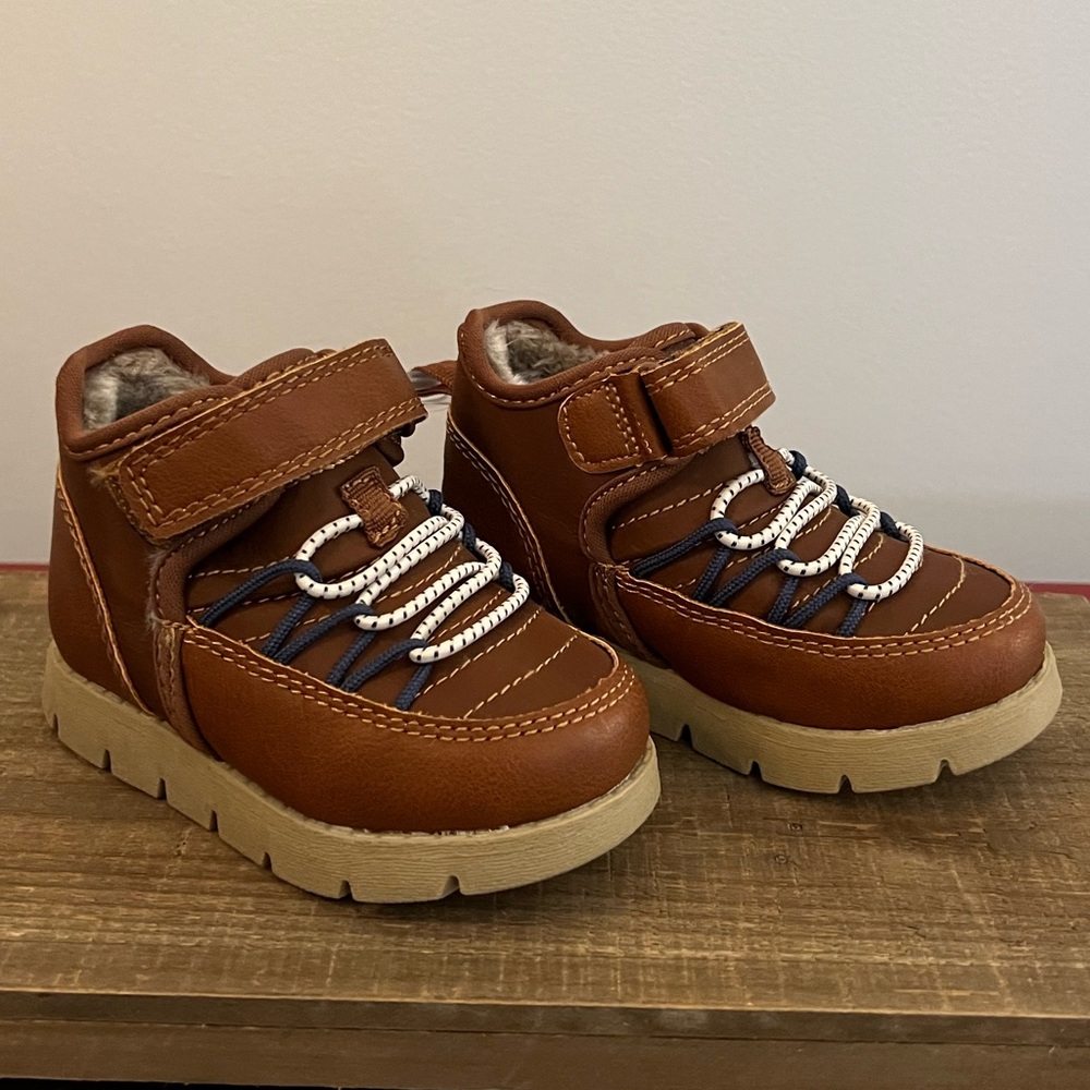 NWT OshKosh B’gosh Allister Toddler Boys Ankle Boots Size 5